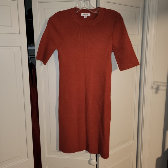 525 AMERICA OPEN BACK FITTED DRESS - RED - M - NWOT - Picture 3 of 6